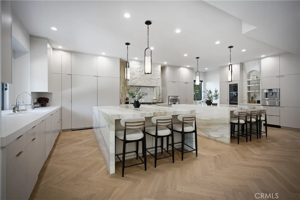 17437 Oak Creek Court Encino, CA 91316