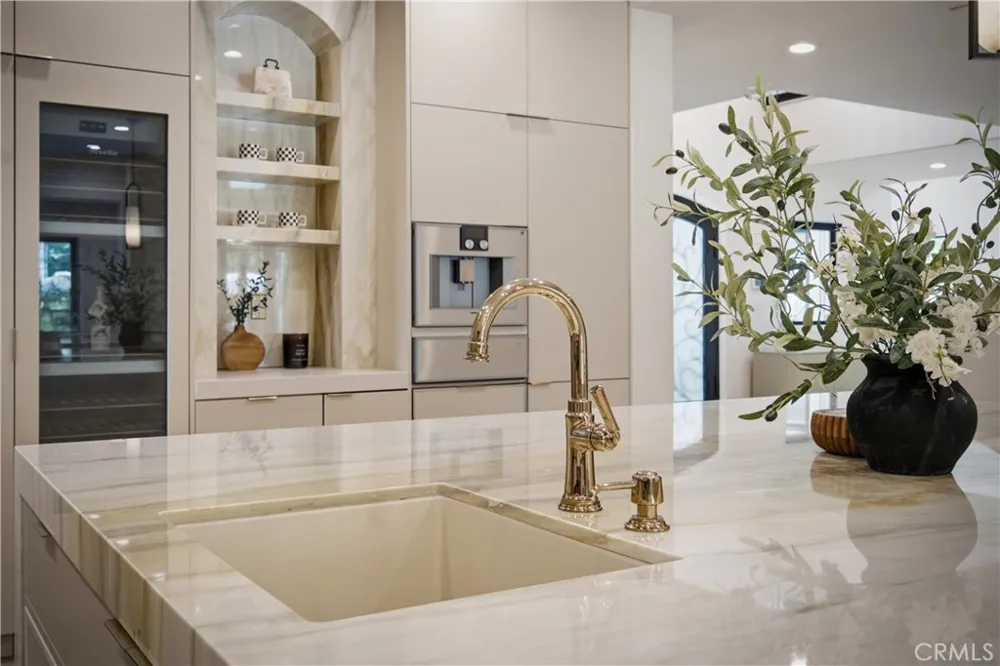 17437 Oak Creek Court Encino, CA 91316