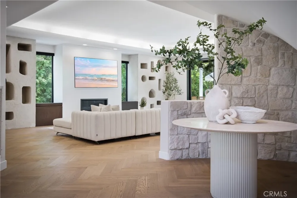 17437 Oak Creek Court Encino, CA 91316
