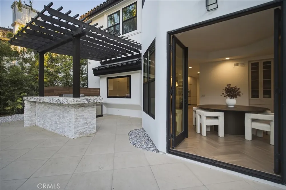 17437 Oak Creek Court Encino, CA 91316