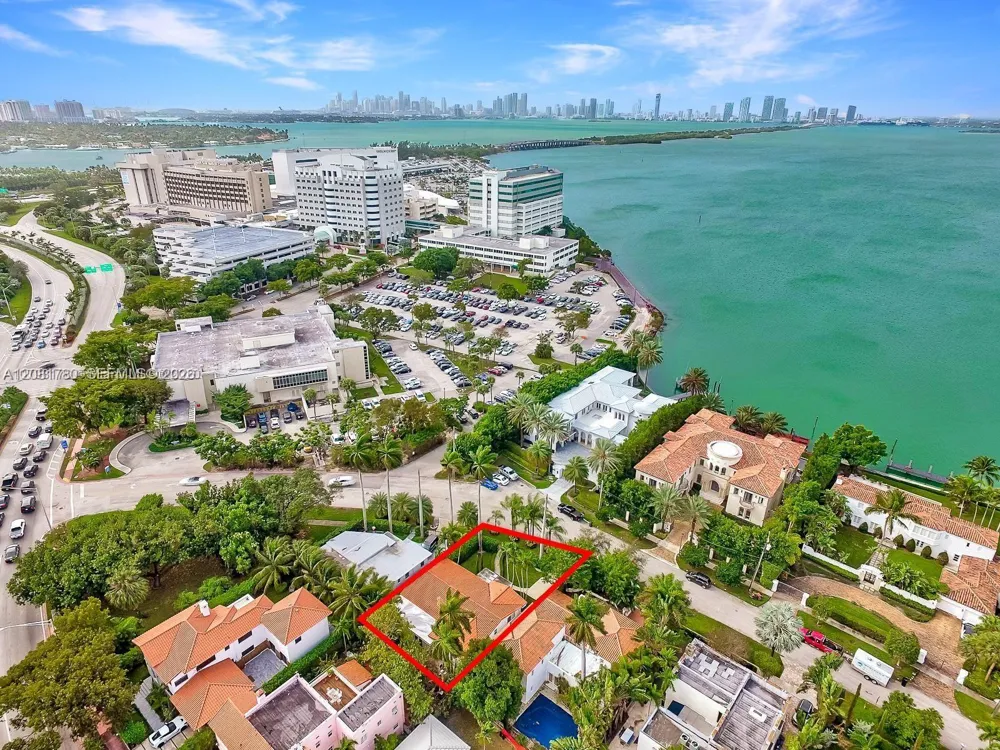 4323 Bay Rd Miami Beach, FL 33140