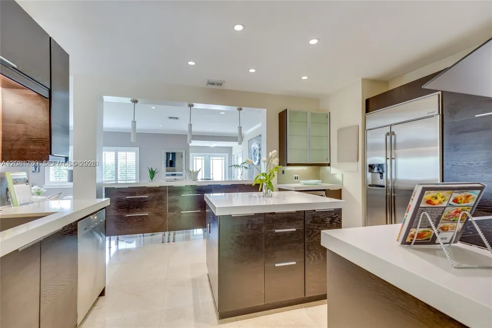 4323 Bay Rd Miami Beach, FL 33140