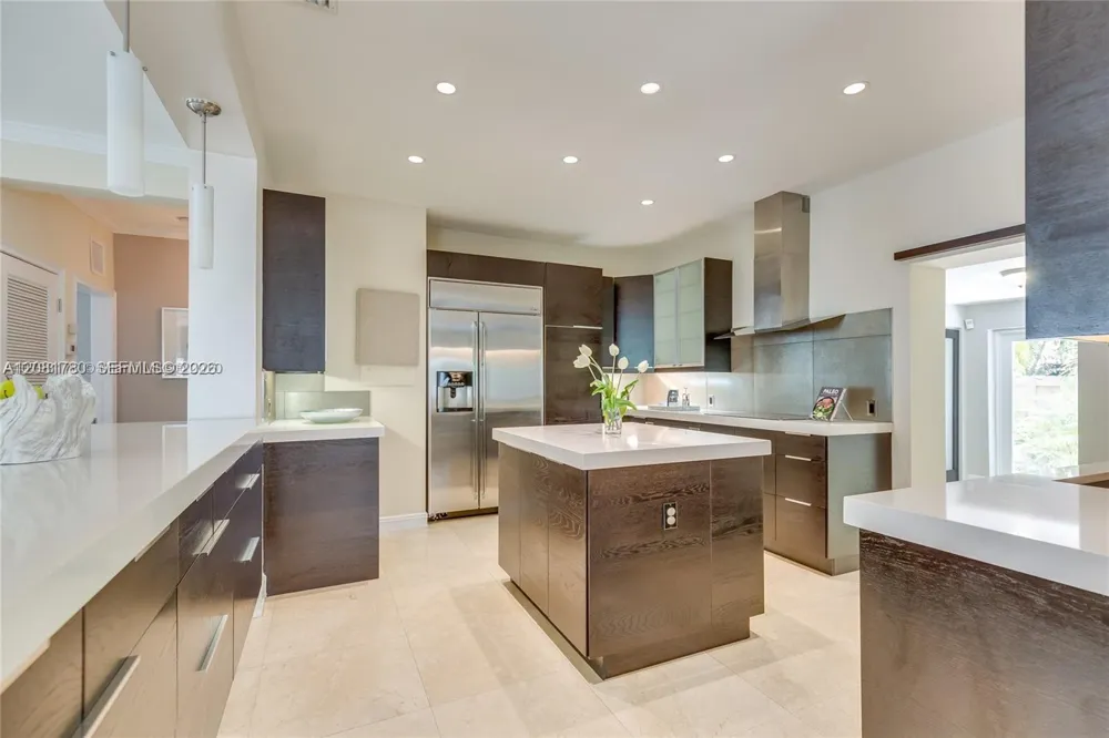 4323 Bay Rd Miami Beach, FL 33140