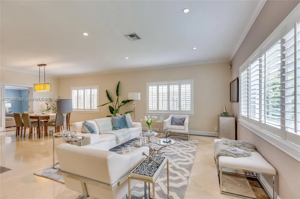 4323 Bay Rd Miami Beach, FL 33140