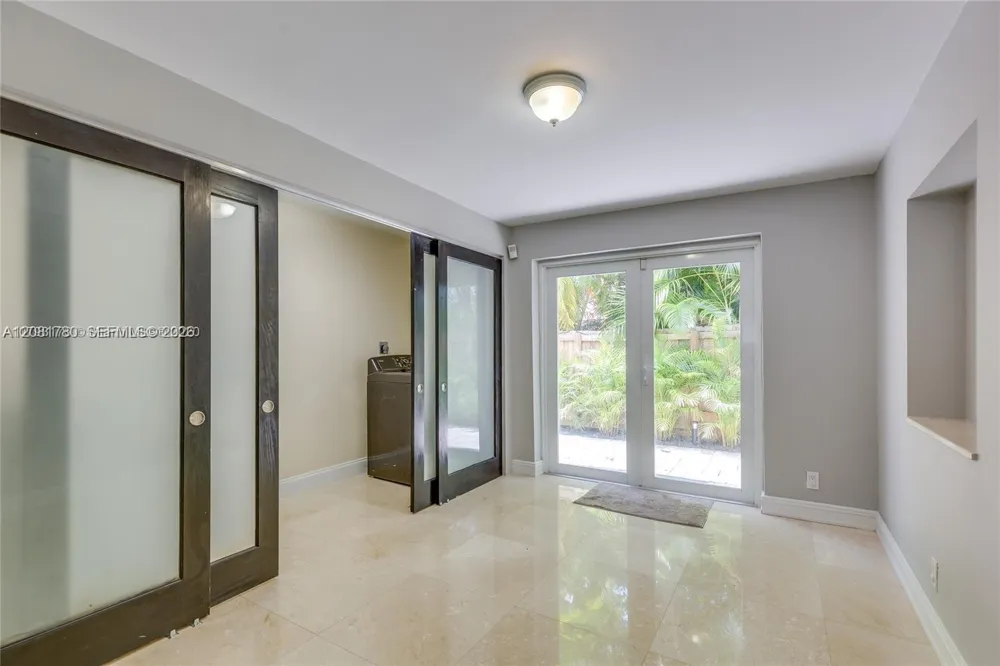4323 Bay Rd Miami Beach, FL 33140