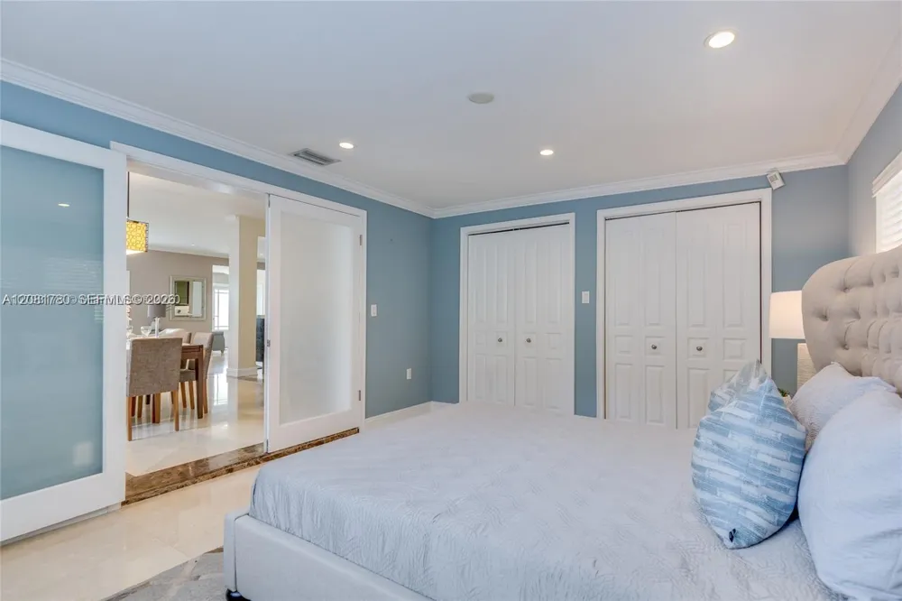 4323 Bay Rd Miami Beach, FL 33140