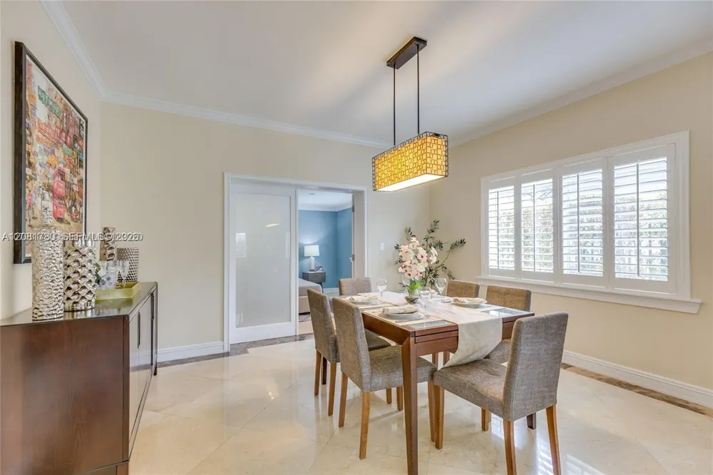4323 Bay Rd Miami Beach, FL 33140