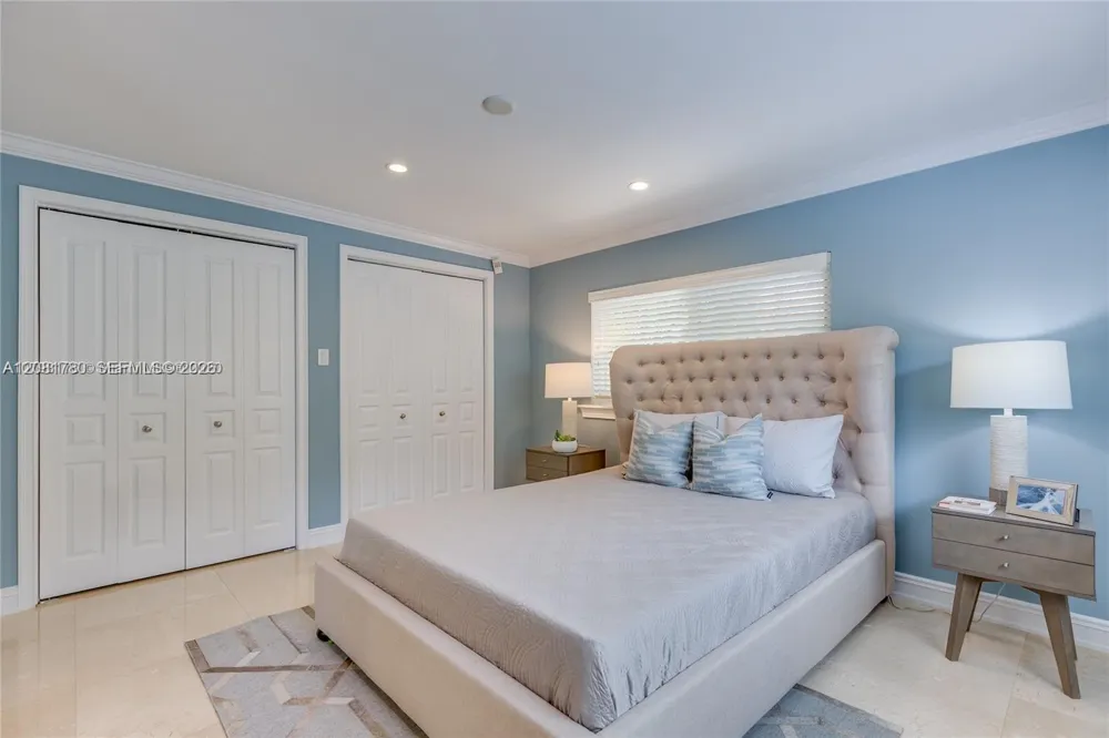 4323 Bay Rd Miami Beach, FL 33140