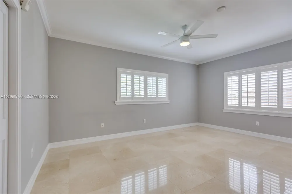 4323 Bay Rd Miami Beach, FL 33140