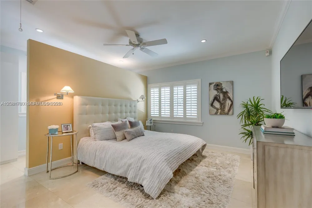 4323 Bay Rd Miami Beach, FL 33140