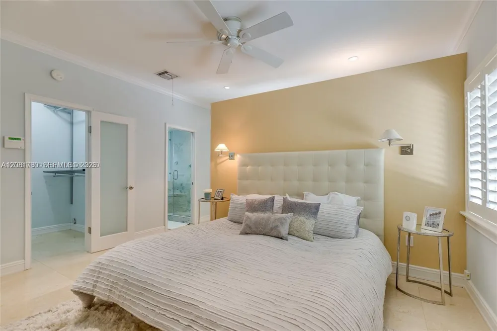 4323 Bay Rd Miami Beach, FL 33140