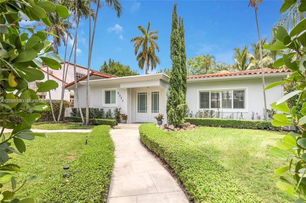 4323 Bay Rd Miami Beach, FL 33140