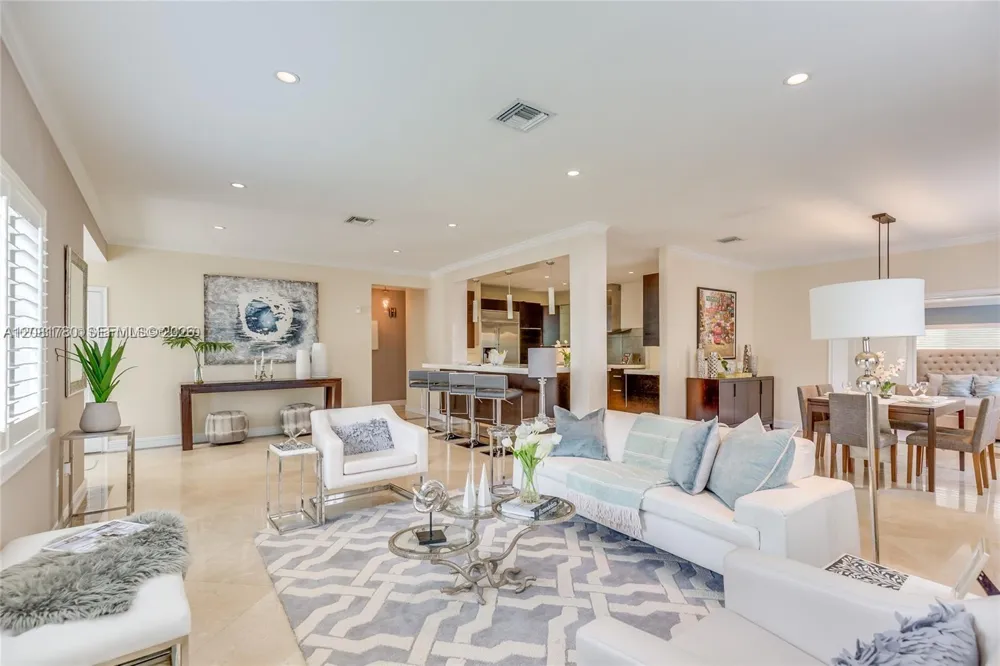 4323 Bay Rd Miami Beach, FL 33140