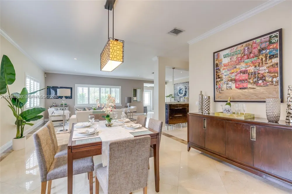 4323 Bay Rd Miami Beach, FL 33140