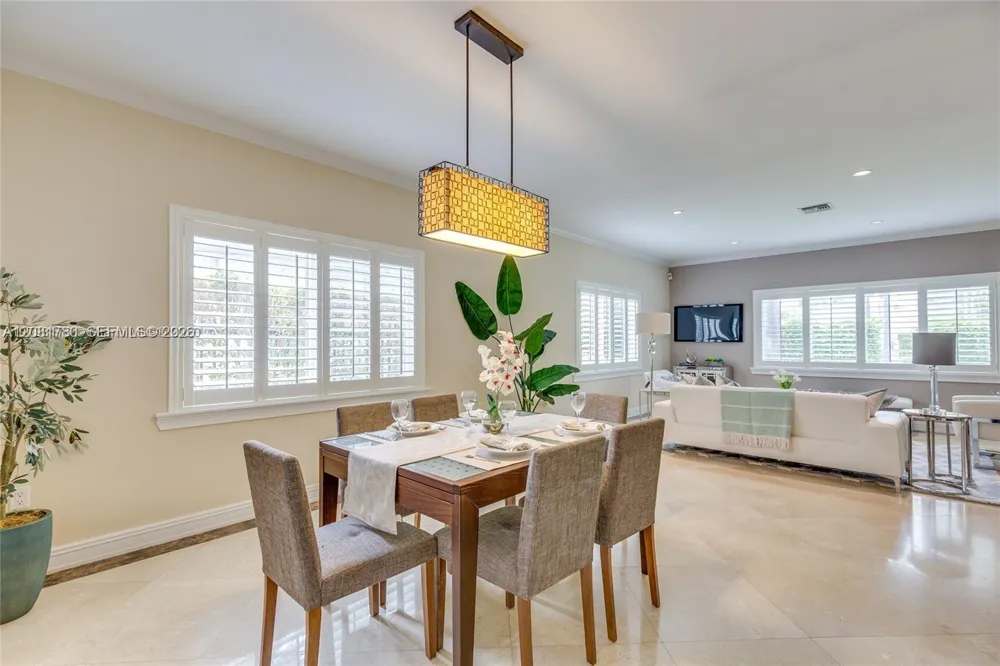 4323 Bay Rd Miami Beach, FL 33140