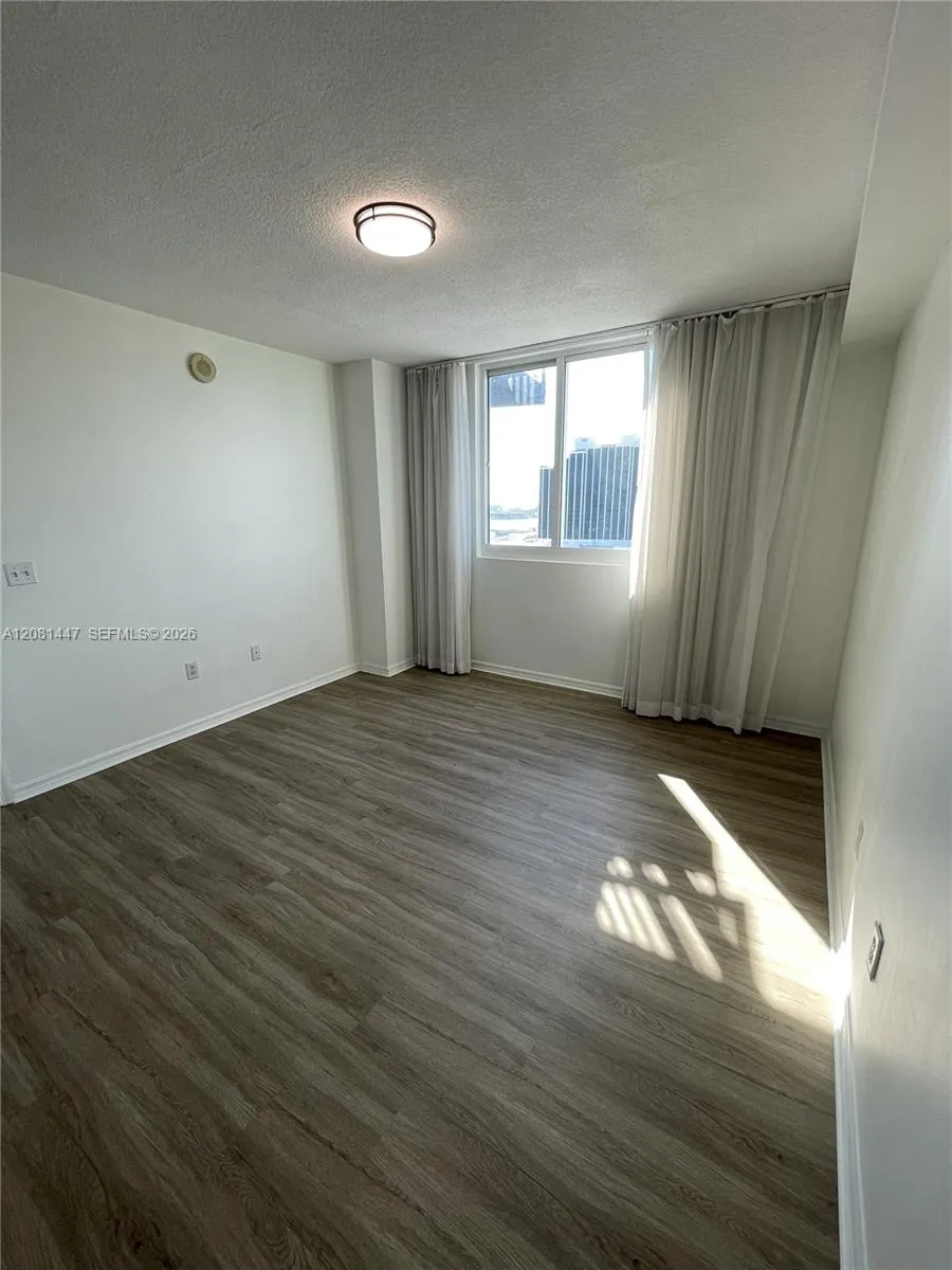 275 NE 18th St #1907 Miami, FL 33132