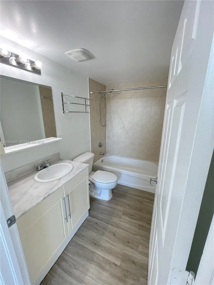275 NE 18th St #1907 Miami, FL 33132