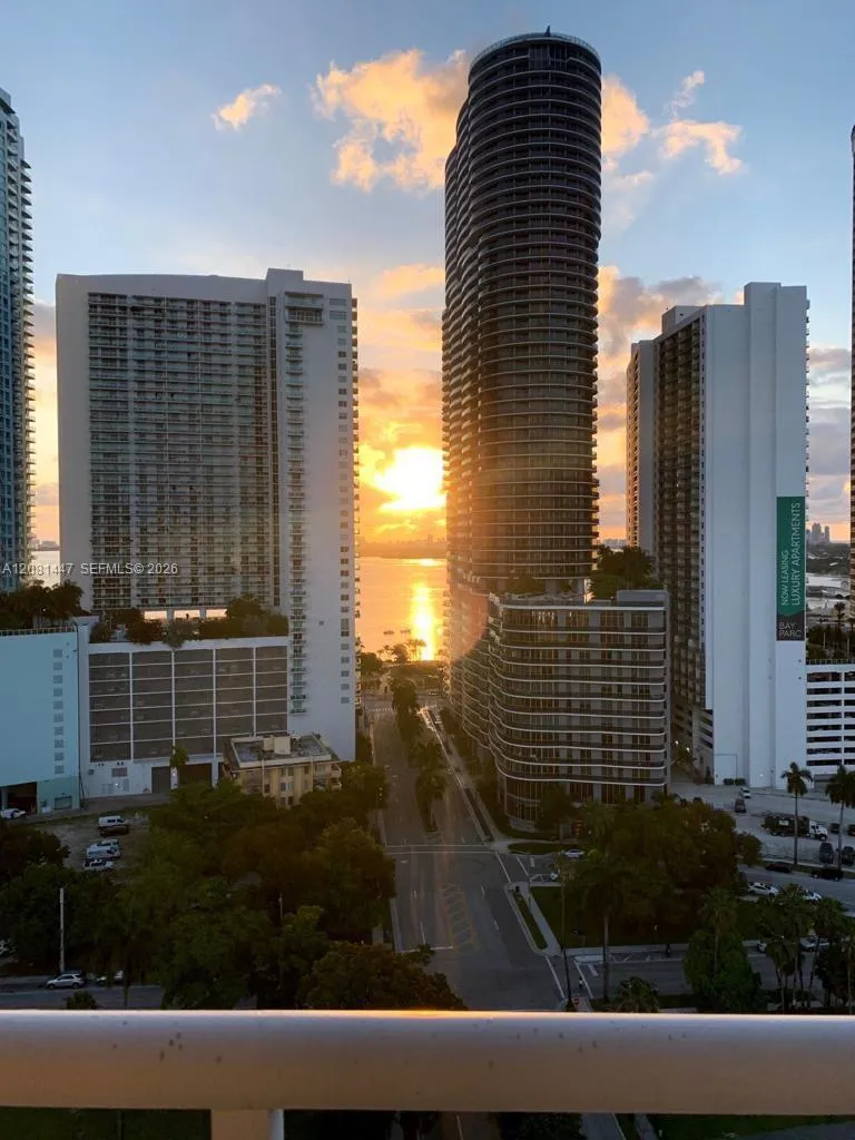 275 NE 18th St #1907 Miami, FL 33132