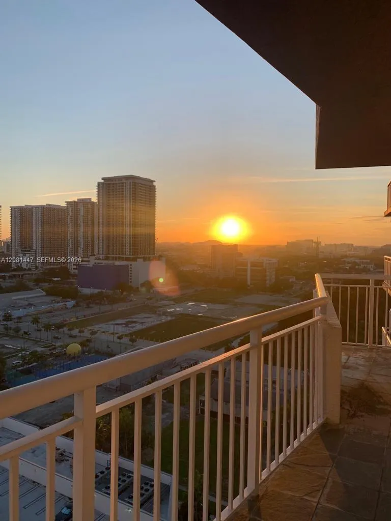 275 NE 18th St #1907 Miami, FL 33132