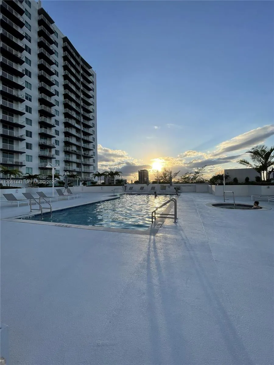 275 NE 18th St #1907 Miami, FL 33132