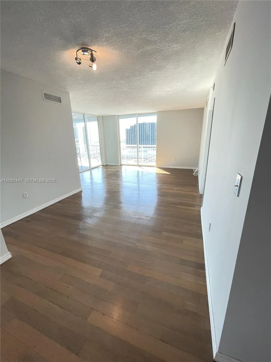 275 NE 18th St #1907 Miami, FL 33132