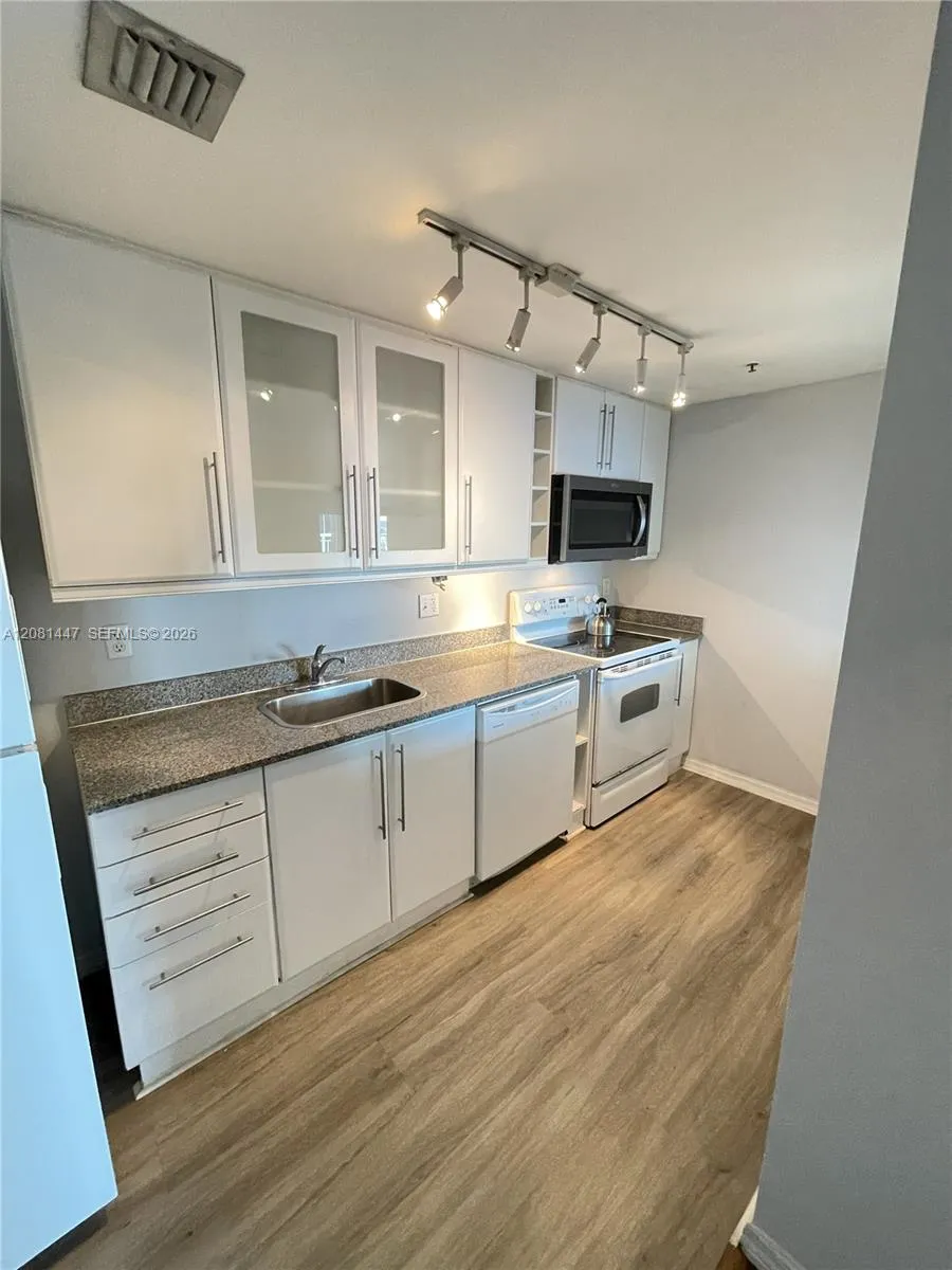 275 NE 18th St #1907 Miami, FL 33132