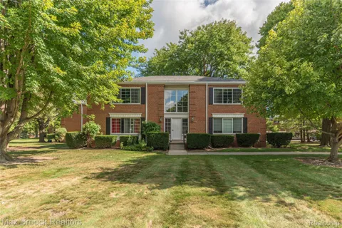 731 E Fox Hills Drive #183