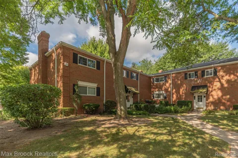 731 E Fox Hills Drive #183