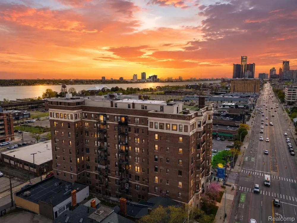 2900 E Jefferson #602 Detroit City, MI 48207