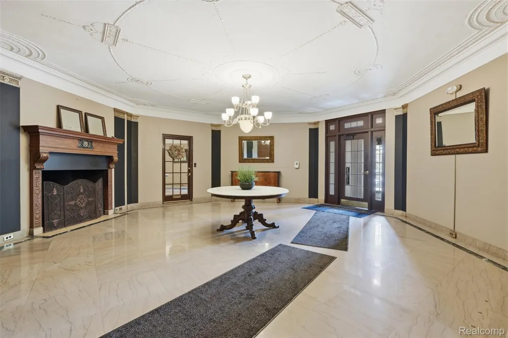 2900 E Jefferson #602 Detroit City, MI 48207
