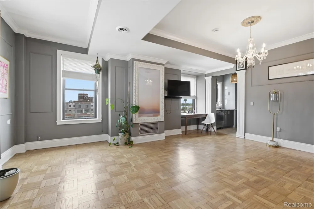 2900 E Jefferson #602 Detroit City, MI 48207