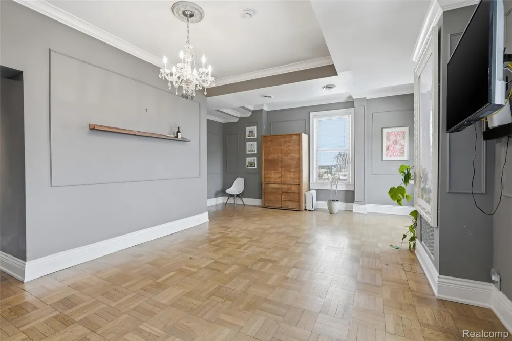 2900 E Jefferson #602 Detroit City, MI 48207