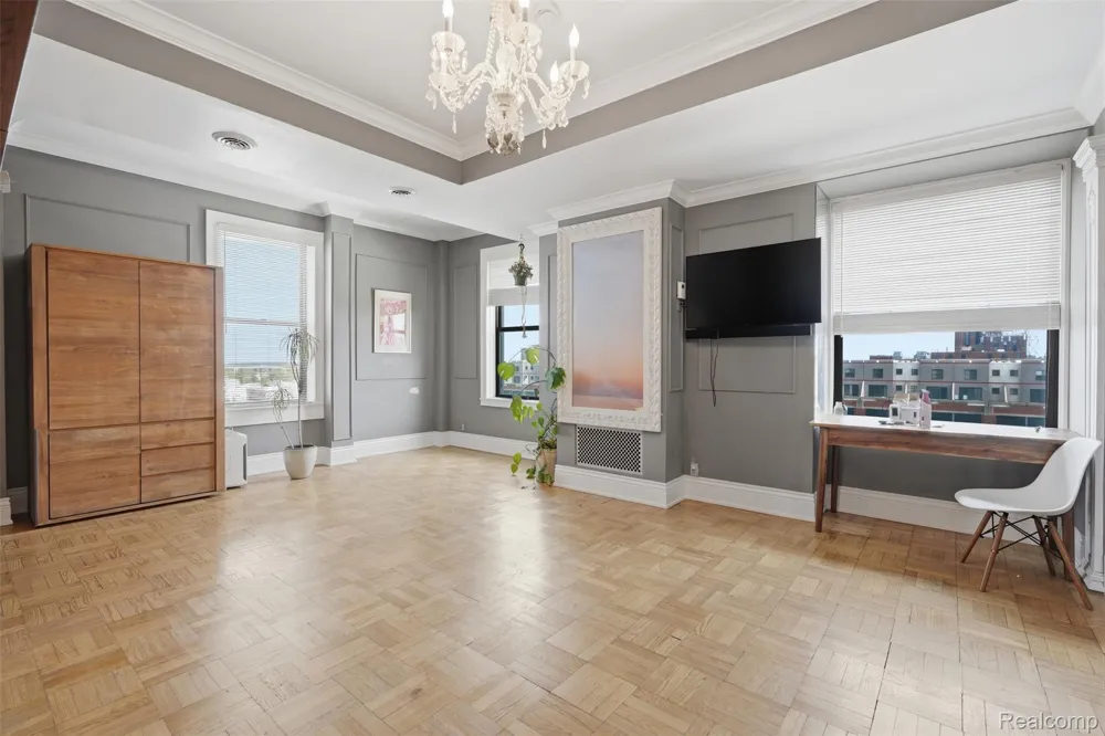 2900 E Jefferson #602 Detroit City, MI 48207