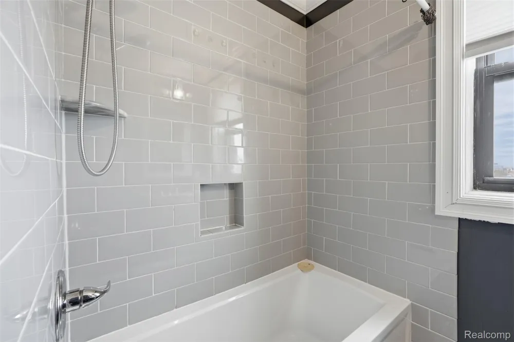 2900 E Jefferson #602 Detroit City, MI 48207