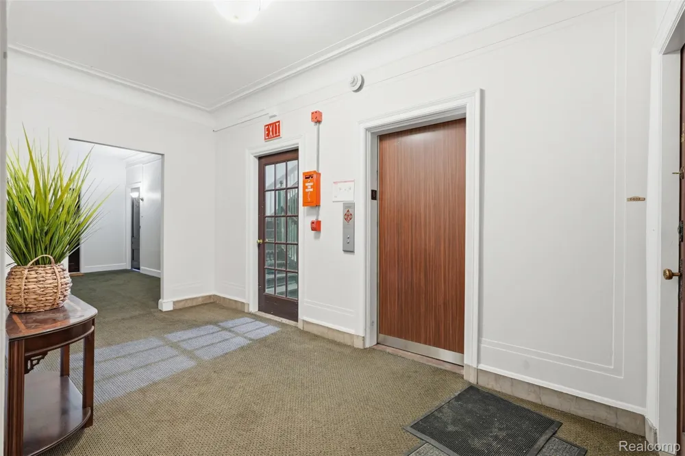 2900 E Jefferson #602 Detroit City, MI 48207