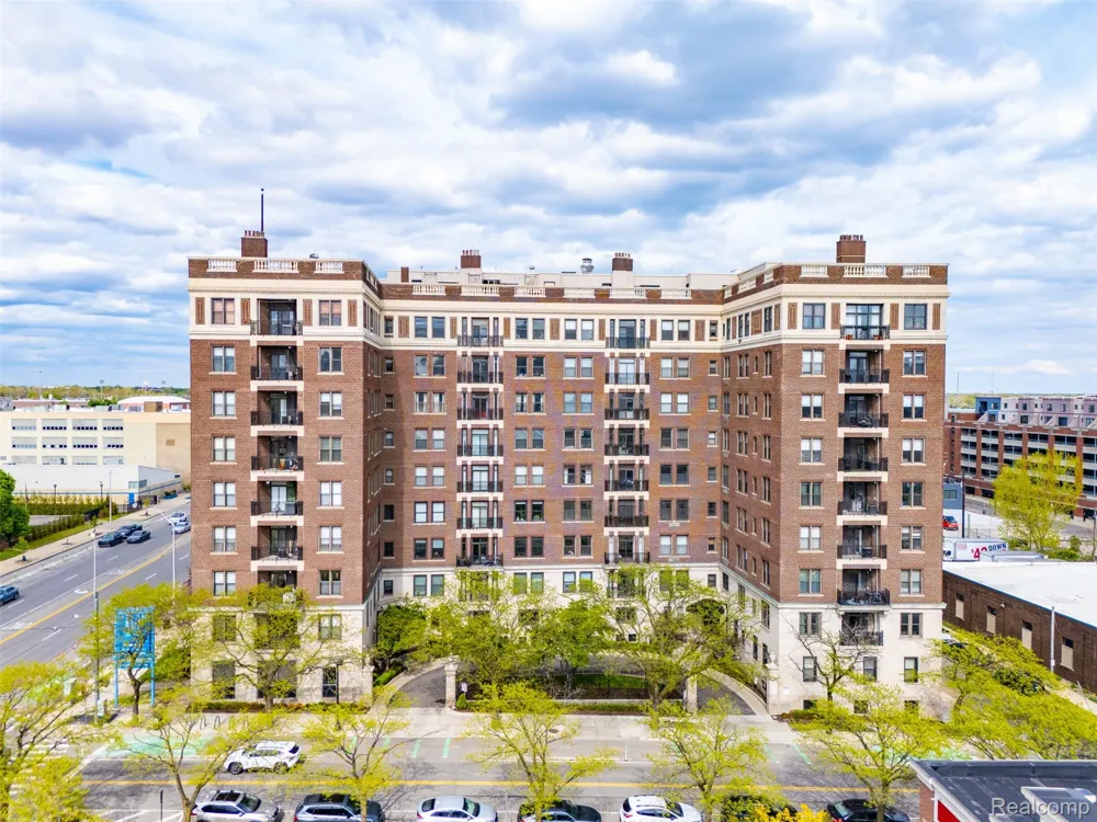 2900 E Jefferson #602 Detroit City, MI 48207
