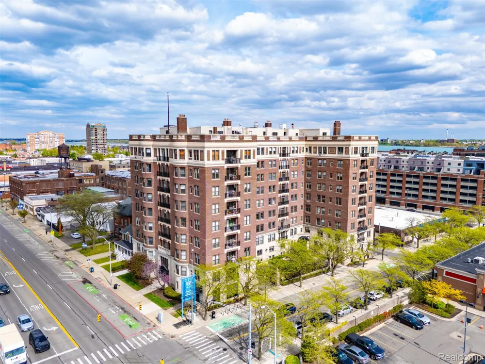 2900 E Jefferson #602 Detroit City, MI 48207