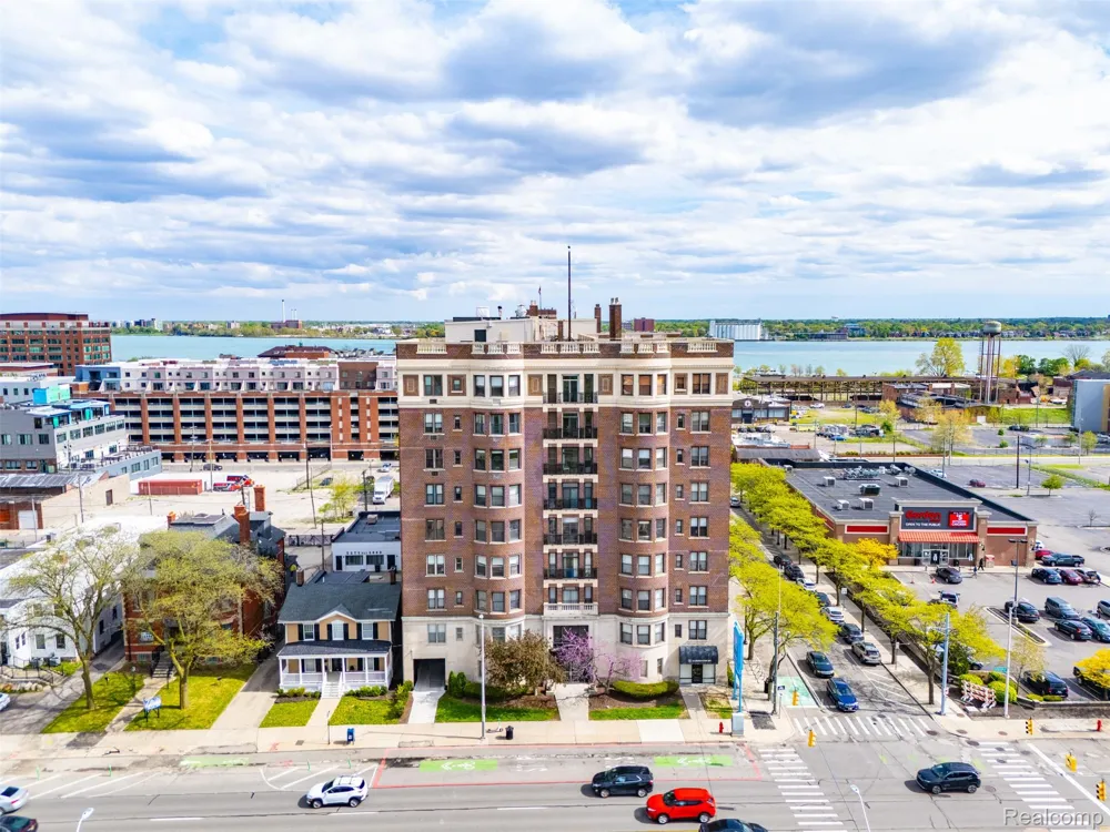 2900 E Jefferson #602 Detroit City, MI 48207