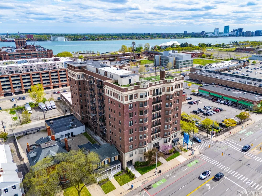 2900 E Jefferson #602 Detroit City, MI 48207