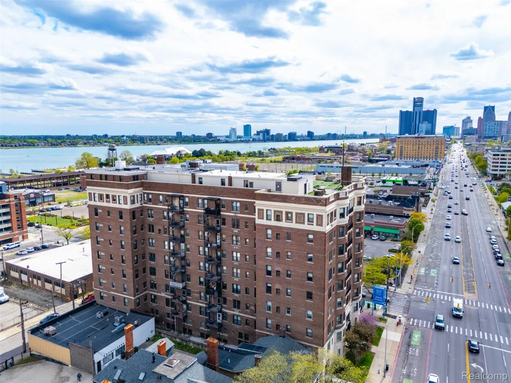 2900 E Jefferson #602 Detroit City, MI 48207