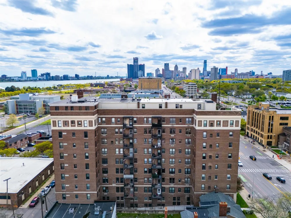 2900 E Jefferson #602 Detroit City, MI 48207