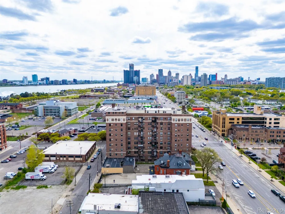 2900 E Jefferson #602 Detroit City, MI 48207
