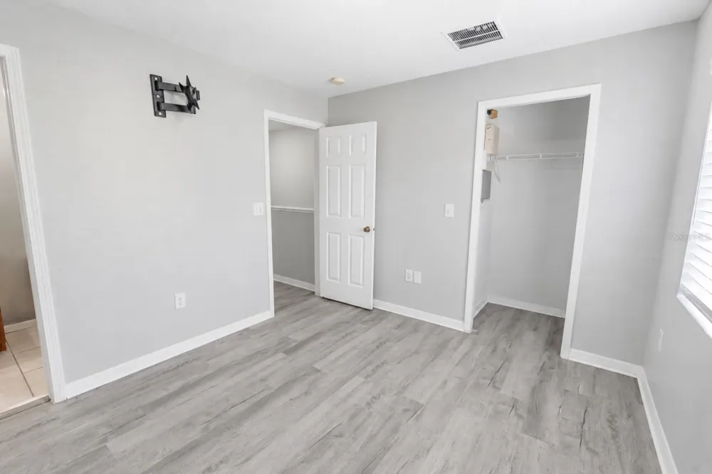8543 TRAIL WIND DRIVE Tampa, FL 33647