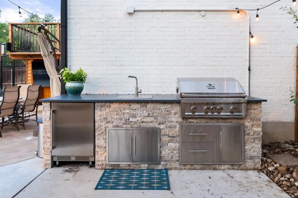 2204 Rimrock Drive Austin, TX 78738