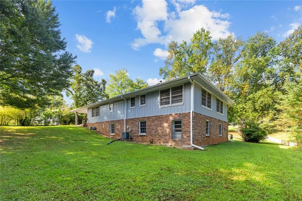 1834 Dogwood Court SW Snellville, GA 30078