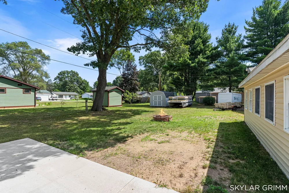 5690 Olsen Avenue Muskegon, MI 49442