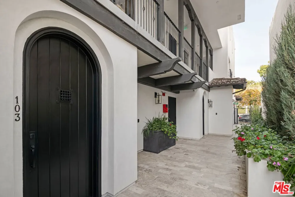7914 NORTON AVENUE #202 West Hollywood, CA 90046