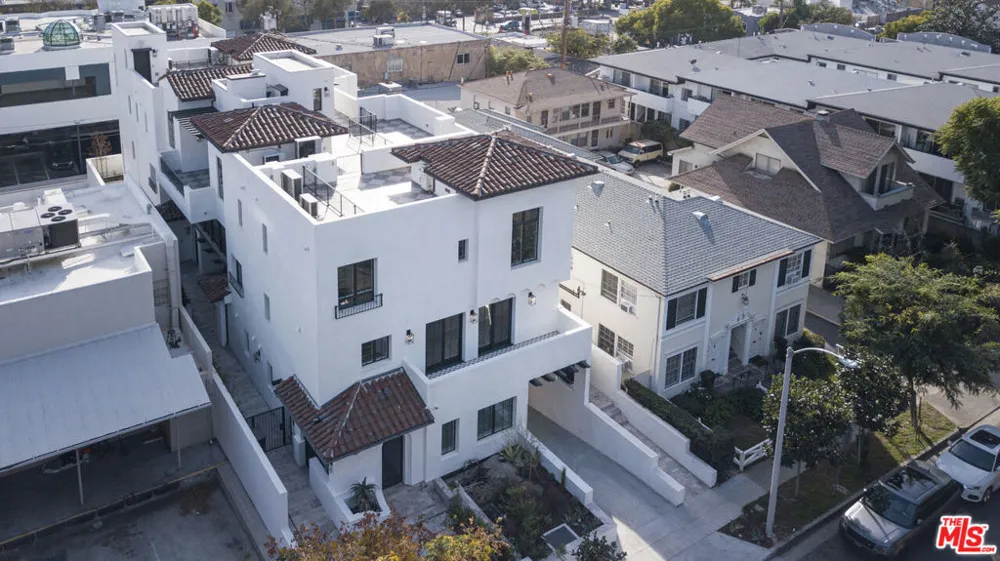 7914 NORTON AVENUE #202 West Hollywood, CA 90046