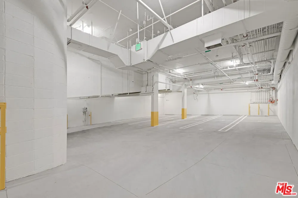 7914 NORTON AVENUE #202 West Hollywood, CA 90046