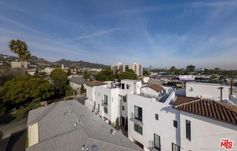 7914 NORTON AVENUE #202 West Hollywood, CA 90046